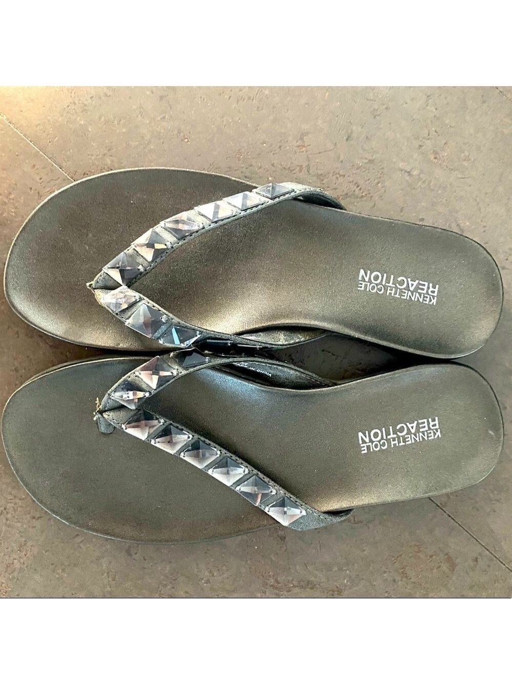 KENNETH Cole reaction flip flop sandals size 7